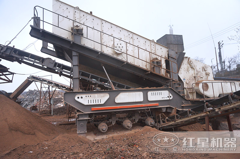 移动式反击式破碎机作业现场 移动式反击式破碎机作业现场