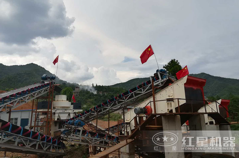 石头破碎加工生产客户现场 石头破碎加工生产客户现场