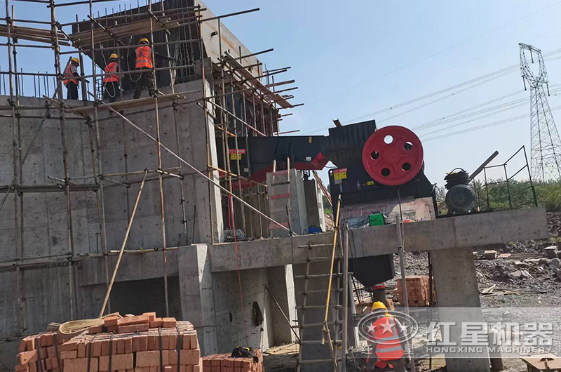 鄂式破碎机安装现场 鄂式破碎机安装现场