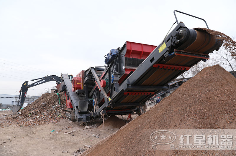 履带移动石子破碎机作业现场 履带移动石子破碎机作业现场