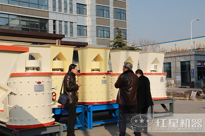 客户来厂考察立式制砂机设备 客户来厂考察立式制砂机设备