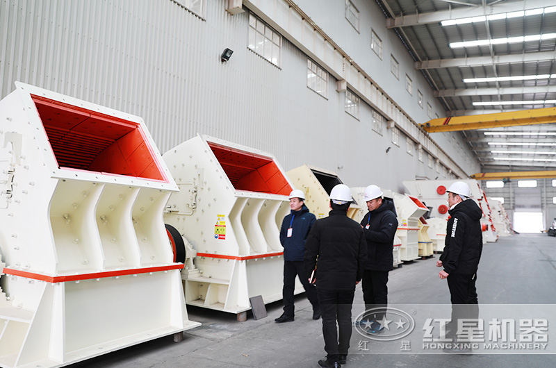 客户来厂考察锤式制砂机设备 客户来厂考察锤式制砂机设备