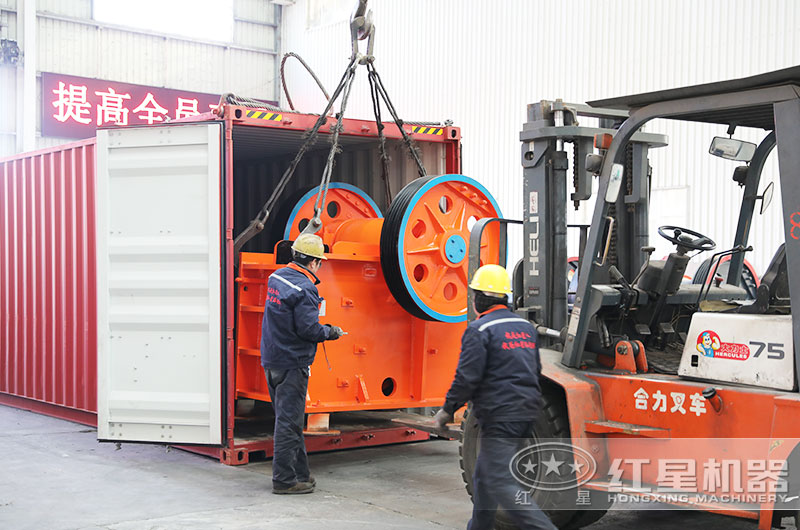 RAYBET雷竞技入口鄂破机装车发货现场 RAYBET雷竞技入口鄂破机装车发货现场