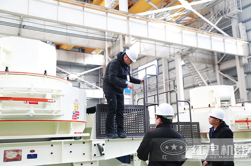 客户来厂考察立轴冲击式制砂机 客户来厂考察立轴冲击式制砂机