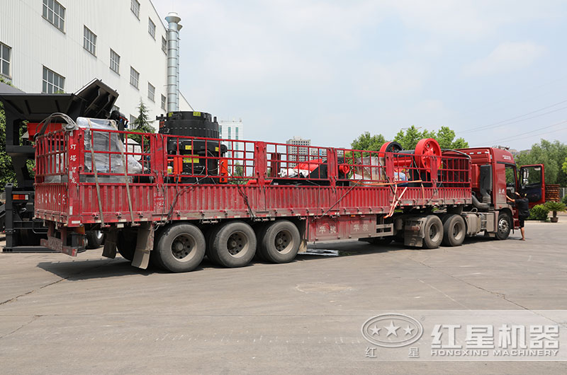 RAYBET雷竞技入口300圆锥破碎机整套设备装车发货现场 RAYBET雷竞技入口300圆锥破碎机整套设备装车发货现场