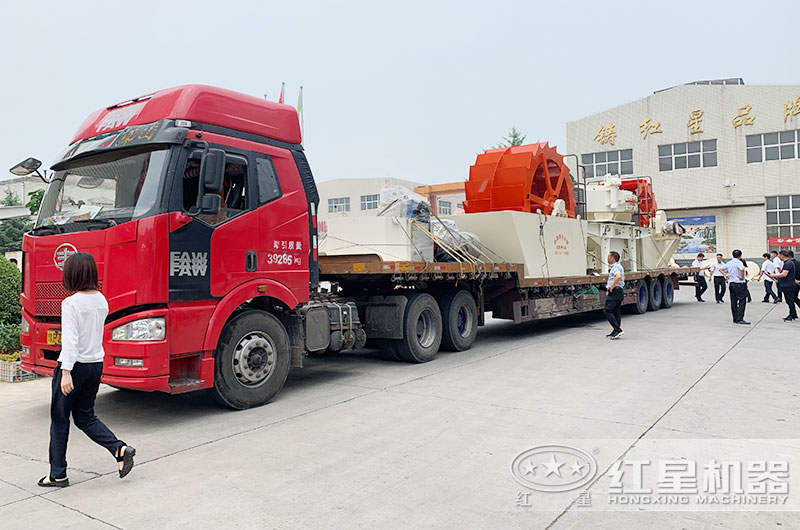 RAYBET雷竞技入口整套水洗砂设备装车发货现场 RAYBET雷竞技入口整套水洗砂设备装车发货现场