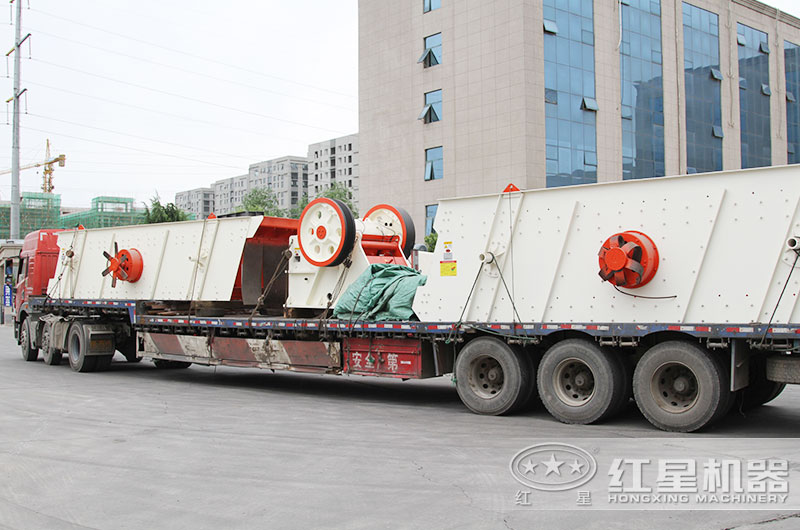 RAYBET雷竞技入口鄂破机装车发货现场 RAYBET雷竞技入口鄂破机装车发货现场