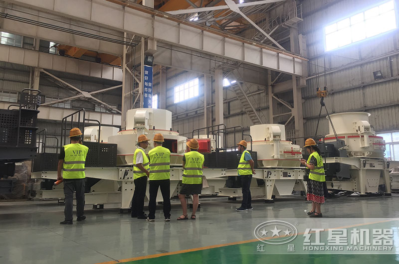 客户一行来厂考察鹅卵石冲击破碎机 客户一行来厂考察鹅卵石冲击破碎机