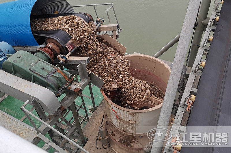 船上圆锥破现场 船上圆锥破现场