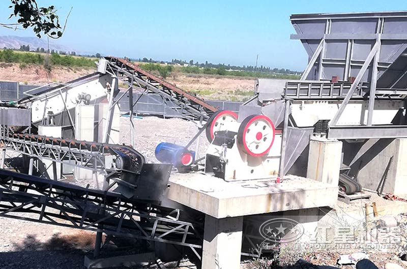 火山岩碎石加工现场 火山岩碎石加工现场