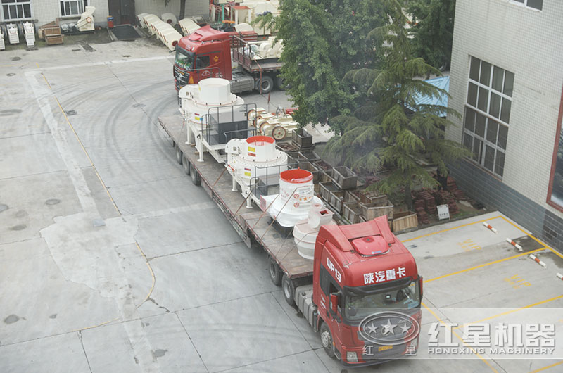 RAYBET雷竞技入口磨粉机装车发货现场 RAYBET雷竞技入口磨粉机装车发货现场