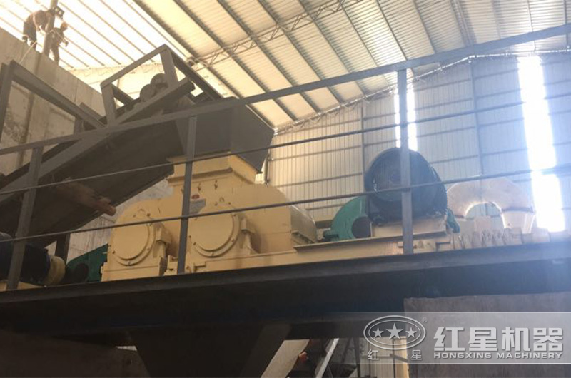 对辊式破碎机作业现场 对辊式破碎机作业现场