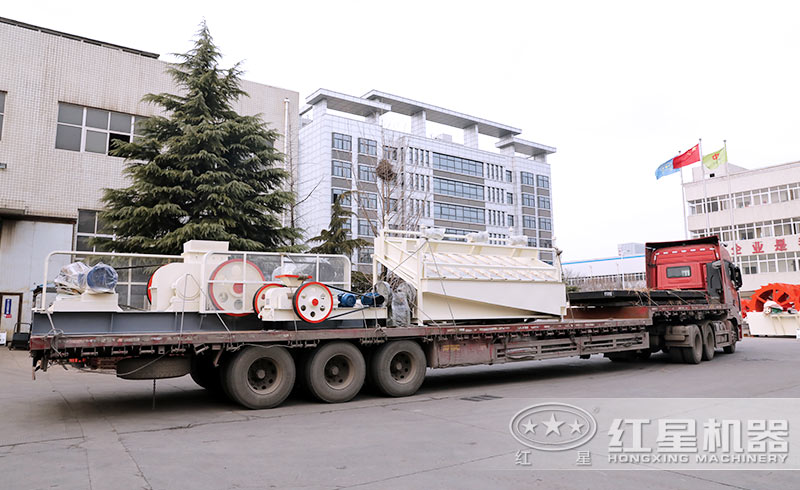 RAYBET雷竞技入口液压对辊破碎机装车发货现场 RAYBET雷竞技入口液压对辊破碎机装车发货现场